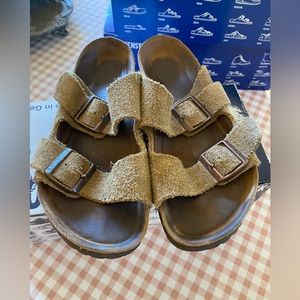 Womens arizona Birkenstock size 37 narrow .